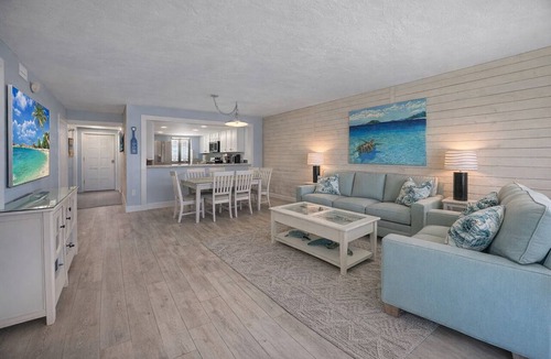 Sanibel Condo | Beachfront Loggerhead Cay 332— Heated Pool, Tennis & Pickleball, 3 Bikes + Beach Gear. Weekly Stays
