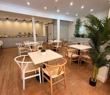 Ocean Grove Hotel | Beachliner Hotel