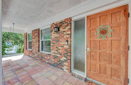 Englewood House | Beachside Bliss: Family-Friendly