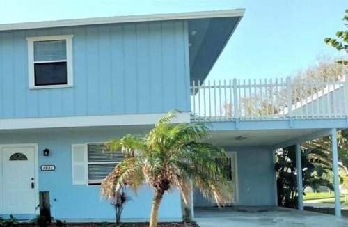Fort Pierce House | Beachside Cottage, Great Neighborhood, Pet Friendly, Parks/Sunsets