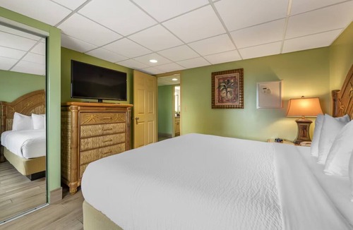 Seabreeze Park Hotel | Beachside Escape with Pool Near Shops, Pier & Beach Fun