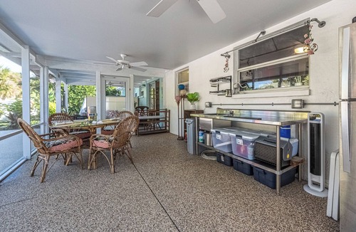 Harbor Heights House | Beachside Retro Revival