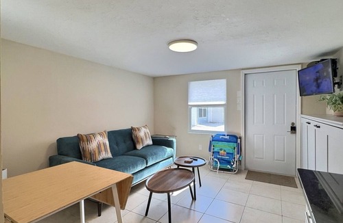 Siesta Key Apartment | Beachside Studio Located Across from Main Beach and Half Mile to Village