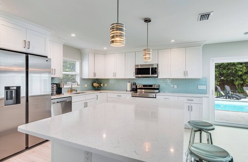 Golden Beach Estates House | Beachside Private Pool/Yard Kid&Pet Friendly. 3 min from the Beach
