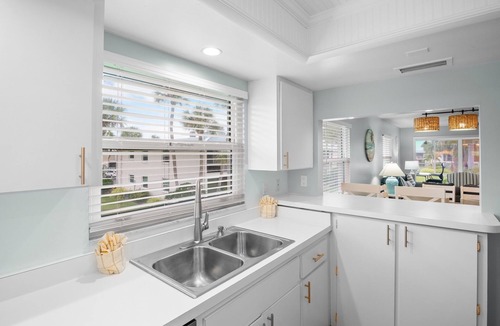Holmes Beach Condo | Beachy Butterfly! Poolside Holmes Beach Stay!