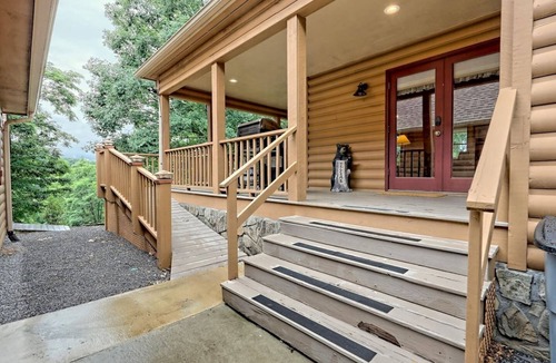 Hayesville Cabin | Bear’s Eye View by Chatuge Home Concierge | Lake & Mountain Views