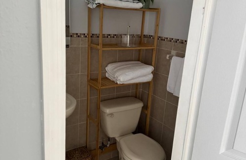 College Park Apartment | Beautiful 1-bedroom studio in Lake Worth Beach with private entrance and patio
