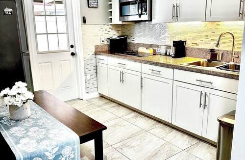 Nichols Apartment | Beautiful 1-bedroom private apartment in charming Mulberry-Lakeland area
