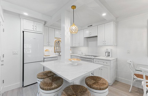 Old Naples Condo | Beautiful 2-Bed Steps to Naples Beach & Town!