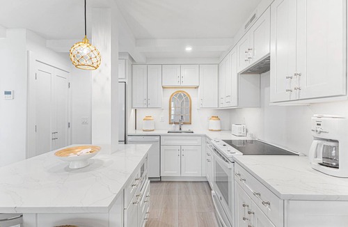 Old Naples Condo | Beautiful 2-Bed Steps to Naples Beach & Town!