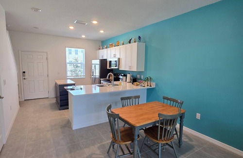 Sarasota House | Beautiful 2-bedroom townhome in Sarasota with WiFi, AC, & two pools.