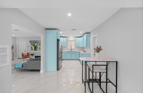 Country Club House | Beautiful 2 bedroom bungalow in a quiet neighborhood