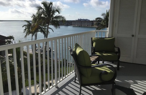Isles of Capri Apartment | Beautiful 2 BR, 2 Bath condo on Isles of Capri, 5 mile to Marco Island