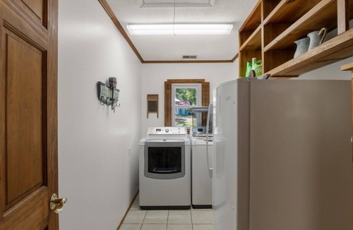 Gilbert House | Beautiful 2 BR 2BA Cottage with Private Dock SUP Kayak Arcade and more
