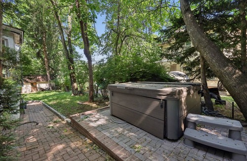 Teaneck House | Beautiful 3 bedroom house minutes from NYC, Metlife, & American Dream Mall