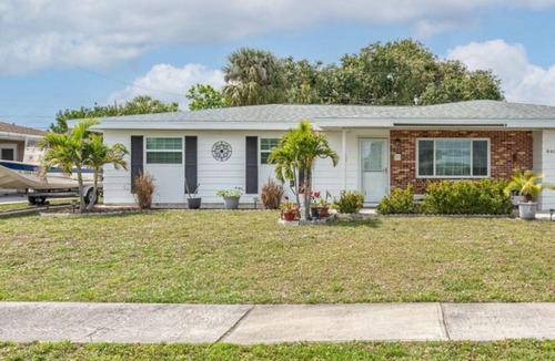 Interchange Square House | Beautiful 4 bedroom pool home in sunny Palm Bay!