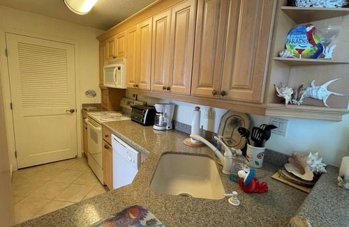Islamorada Condo | Beautiful 4th floor 1B1b w/open water view #410