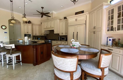 Vamo House | Beautiful 5BR Pool House in a Gated Waterfront Community minutes to beach