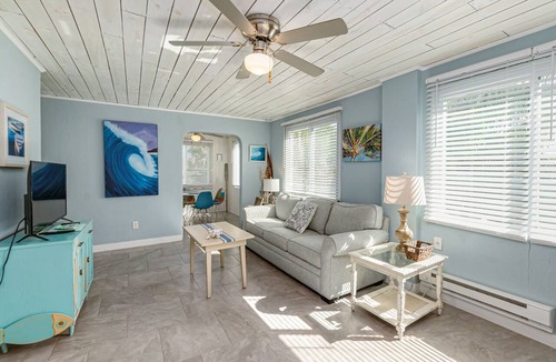Melbourne Beach Apartment | Beautiful downtown Melbourne Beach renovated apartment one block from the beach!