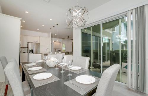 Bay Lake Villa | Beautiful Home Near Disney with Private Pool! villa