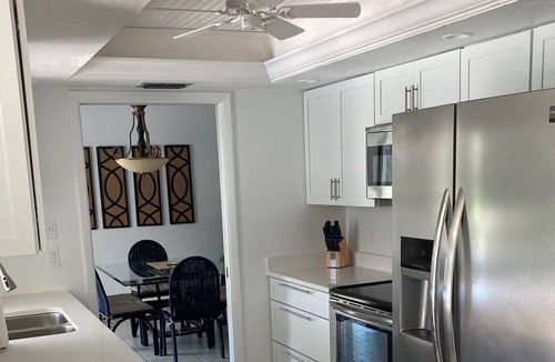 Park Shore House | Beautiful Home /Pool/ Walk to Private Beach/ Venetian Village