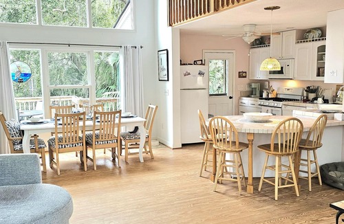 Edisto Island House | Beautiful home, surrounded by live oaks and close to the beach. Pet friendly!