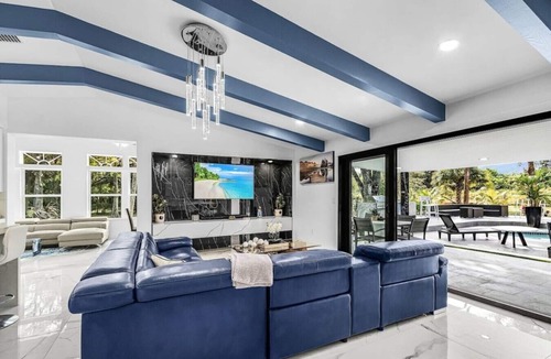 Naples House | Beautiful home w/Pool & soaker tub!