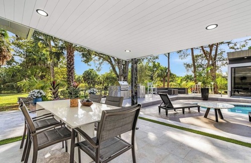 Naples House | Beautiful home w/Pool & soaker tub!