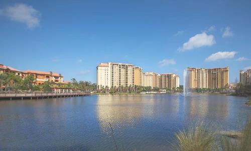 Lake Buena Vista House | Beautiful Hotel in Desert Blue 1BD Deluxe near The Strip
