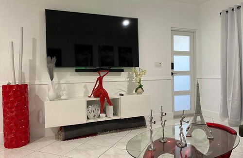 Flagami Apartment | Beautiful House 7 min from Miami Airport w FREE parking