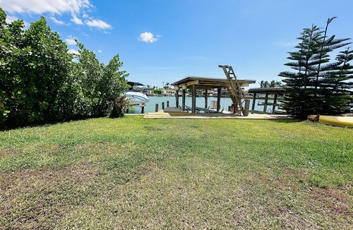 Isles of Capri House | Beautiful house on the bay, 5 minutes from keewaydin island in boat!