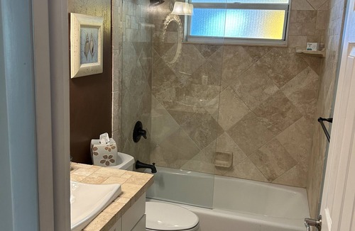 Sanibel Cottage | Beautiful key west style cottage minutes from the beach.