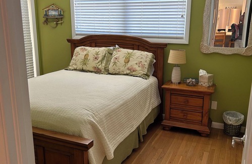 Sanibel Cottage | Beautiful key west style cottage minutes from the beach.