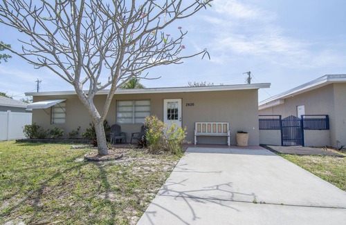 Jensen Beach Cottage | Beautiful little two bedroom cottage in scenic Jensen Beach.