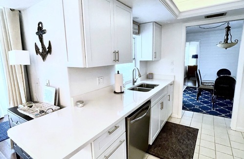Park Shore House | Beautiful Naples home, walk to private beach!