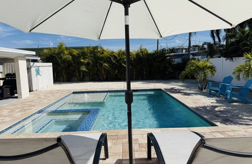 Holmes Beach Cottage | Beautiful New Pool/Spa, Steps to Sand & Restaurants, Golf Cart Included