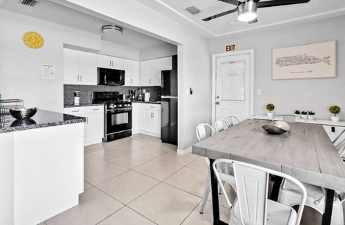 Boulevard Heights House | Beautiful Pool House /Close to Hard Rock Hotel