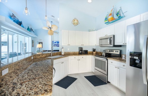 Central Naples House | Beautiful/private 3Br home on a quiet Cul-de-Sac w/saltwater Pool & Spa.