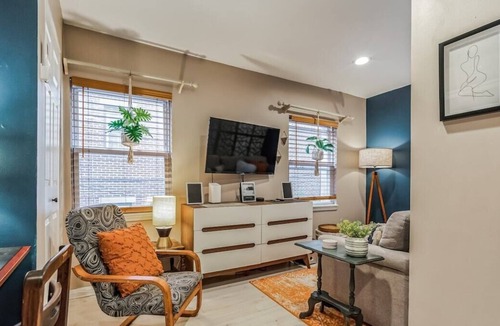 Queen Village House | Beautiful quiet 1BR home