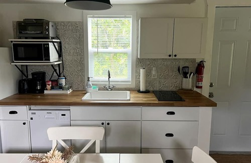 Homestead Cottage | Beautiful Red Cottage for a Relaxing Getaway on a Tropical Fruit Farm near Homestead, Florida