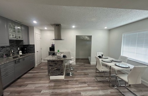 St. Cloud House | Beautiful Renovated house with 3 bedrooms 2 bathrooms and a big pool all covered