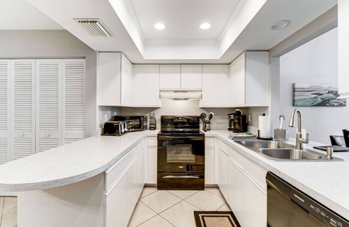 Sarasota Villa | Beautiful Sarasota Villa with Pool Access and Tennis – 4 Miles to the Beach