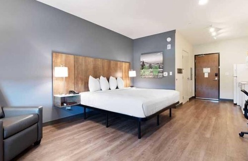 Melbourne Apartment | Beautiful Studio apartment (431299) by Houzlet