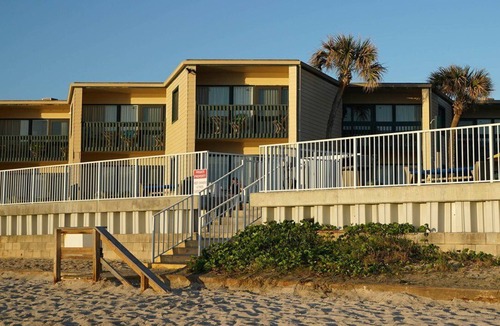 Central Beach Apartment | Beautiful studio unit at resort, sleeps 4