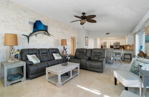 Venetian Shores House | Beautiful Venetian Shores canal home with dockage!