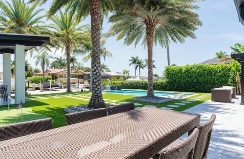 Royal Harbor House | Beautiful views of Naples Bay and walking distance to 5th ave!