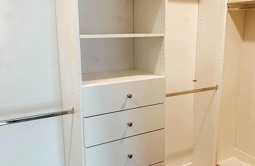 Courier City - Oscawana Apartment | Beautifully 1BR/1BA in Hyde Park/SoHo - Flexible Terms