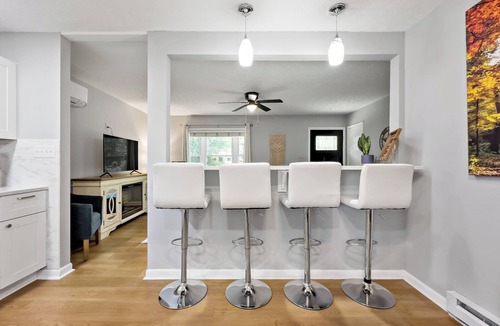 Black Mountain Cottage | Beautifully Renovated Cottage/Pet-Friendly/Walk to Downtown Black Mountain