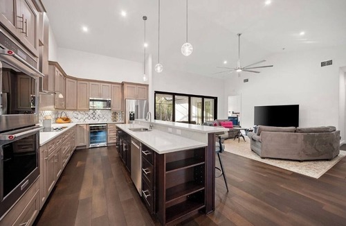 Bonita Springs House | Bee Our Guest at This Luxury Bonita Springs Retreat!