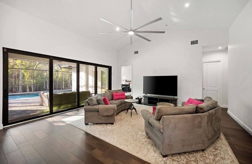 Bonita Springs House | Bee Our Guest at This Luxury Bonita Springs Retreat!